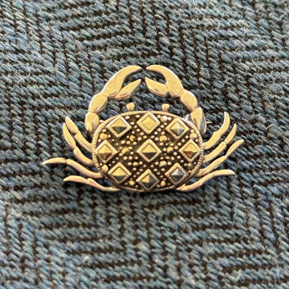 Vintage sterling marcasite crab pin
